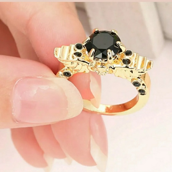 *SALE* New Classic Winged Skull Black Sapphire Solitaire Gold Ring. - Picture 2 of 6